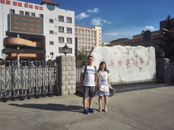 走访中,他们分别与延安中学招办曹主任及延安实验中学招办姚老师进行
